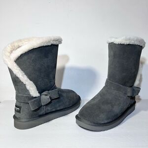Koolaburra by UGG Arlena Suede Bow Short Boots